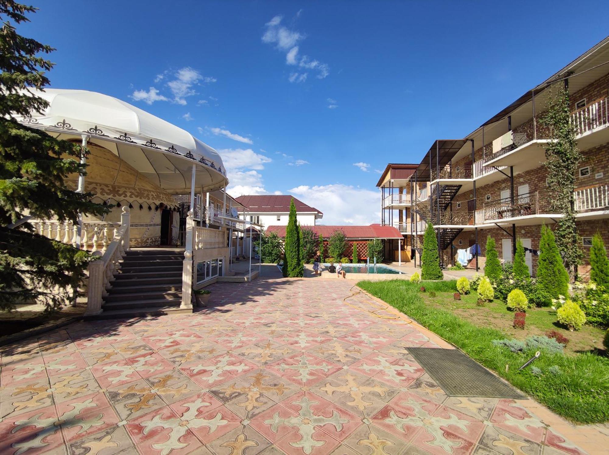Hotel Адилет Czołponata Zewnętrze zdjęcie