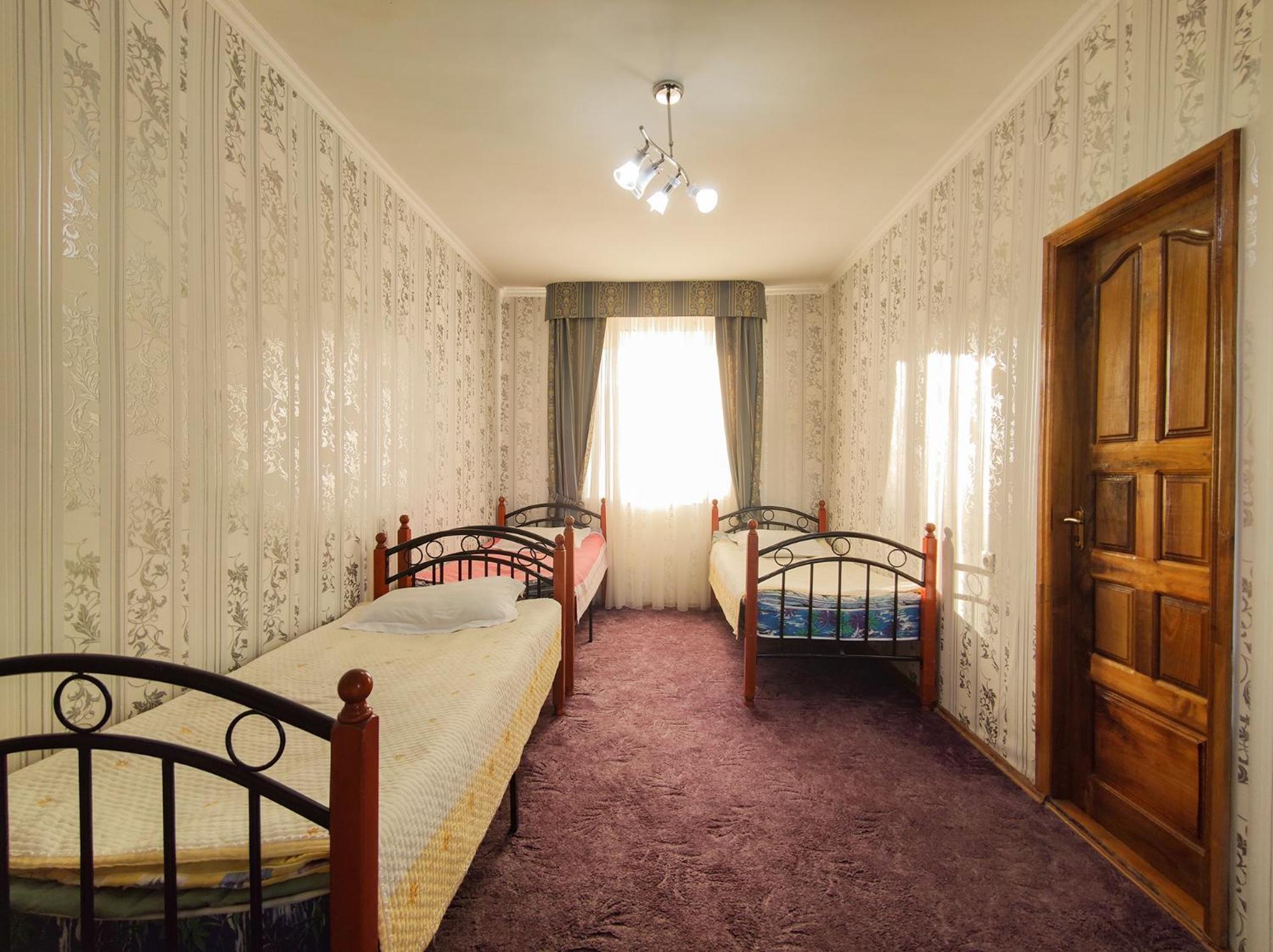 Hotel Адилет Czołponata Zewnętrze zdjęcie